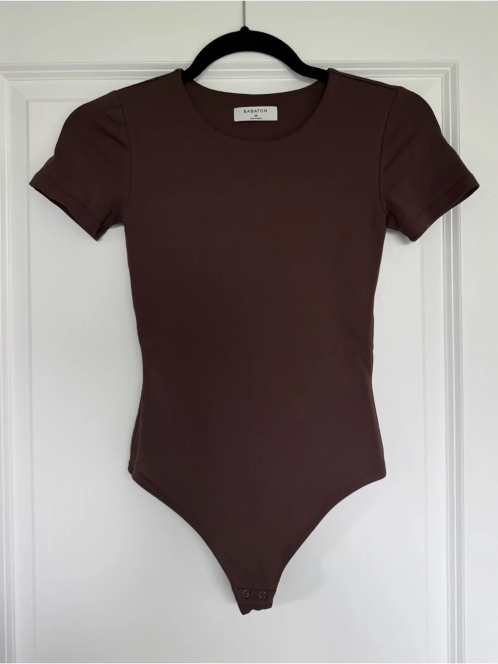Aritzia Babaton Contour Short Sleeve Vivacity Bodysuit in Brown size XS - Picture 4 of 8